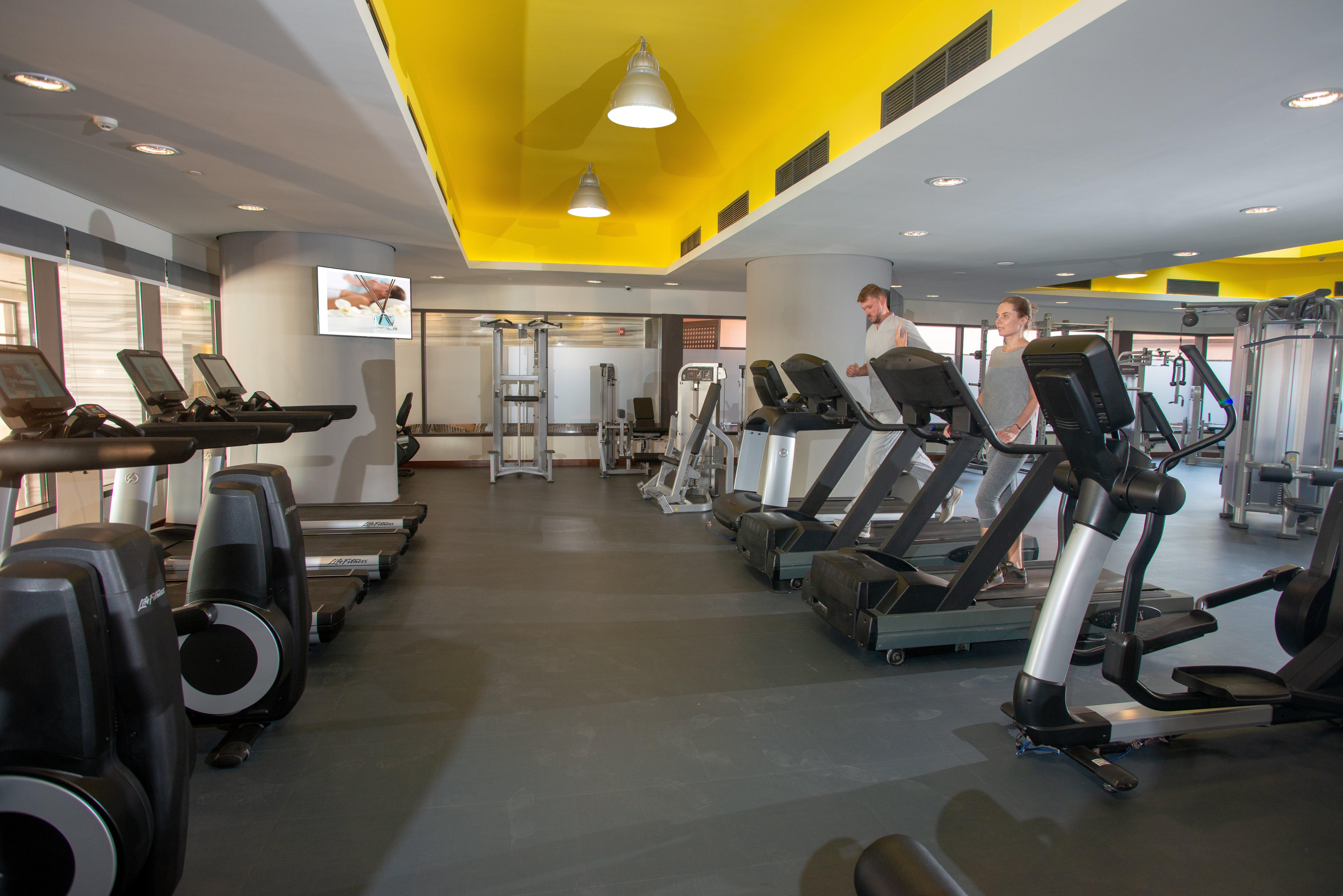 인터콘티넨탈 카이로 세미라미스 호텔 외부 사진 The gym at the hotel